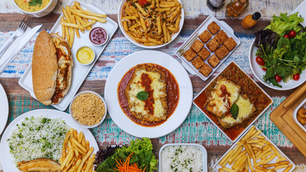 Tips for Eating Out While Traveling: Essential Strategies for Enjoying Local Cuisine